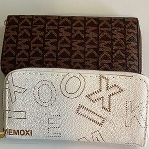 These beautiful woman wallet in the oxygen, every occasion stunning